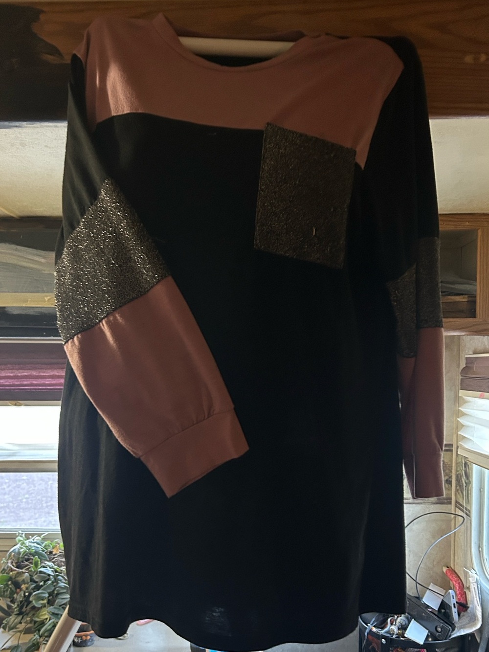 Women’s Colorblock Crew Neck Sweater with Metallic Accents - Black & Mauve - Picture 2 of 4